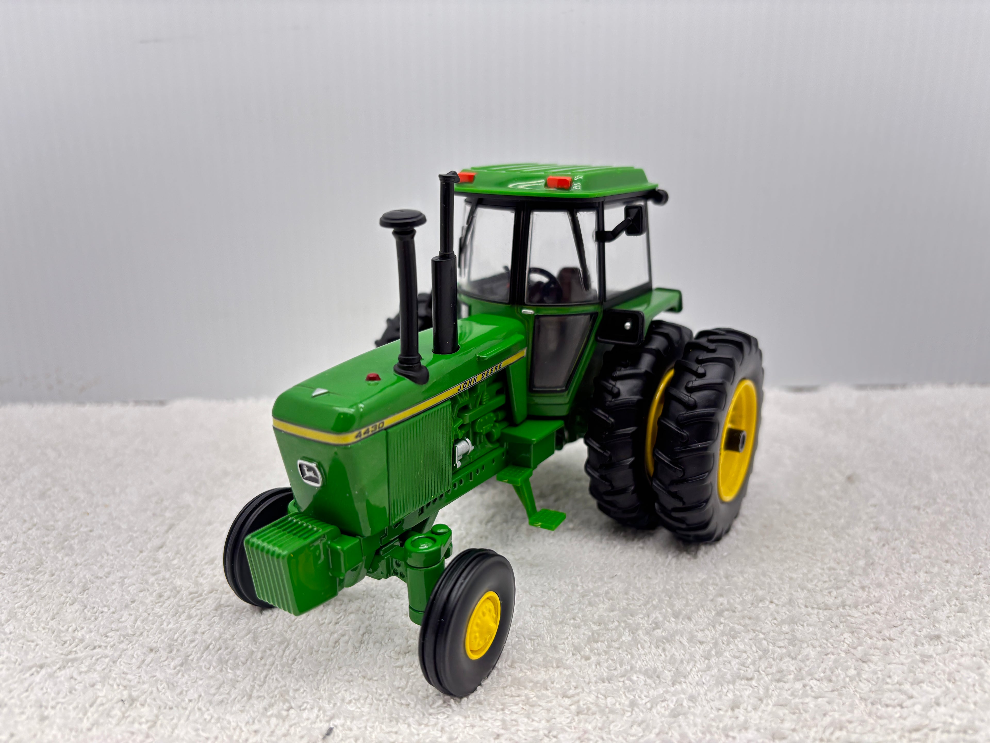 1/32 John Deere 4430 Prestige