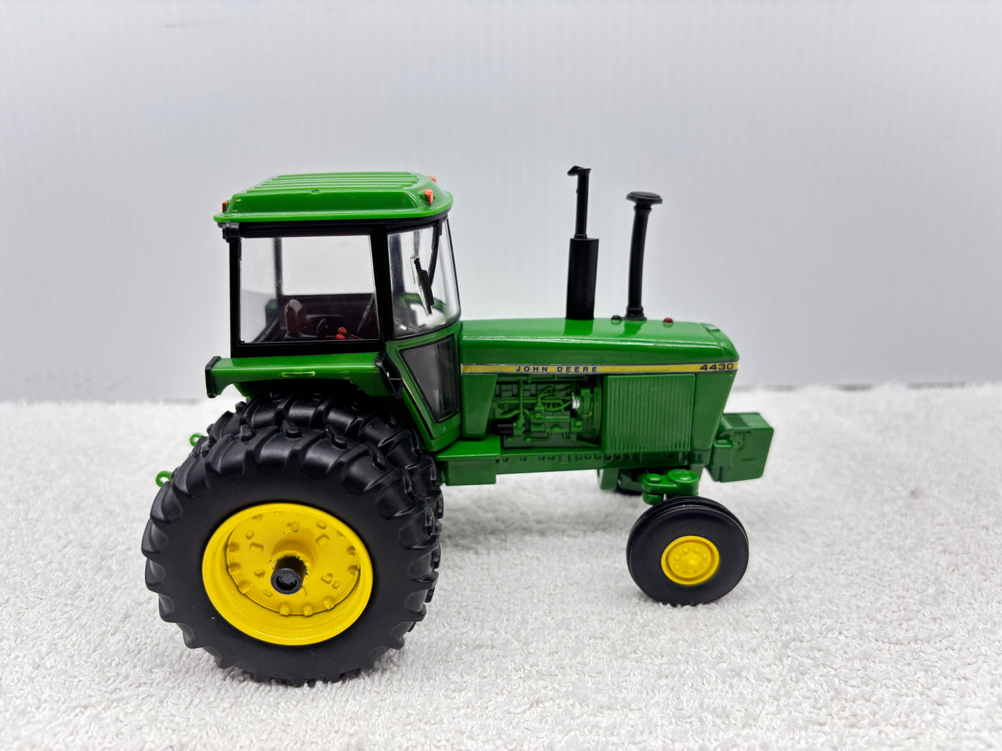 1/32 John Deere 4430 Prestige