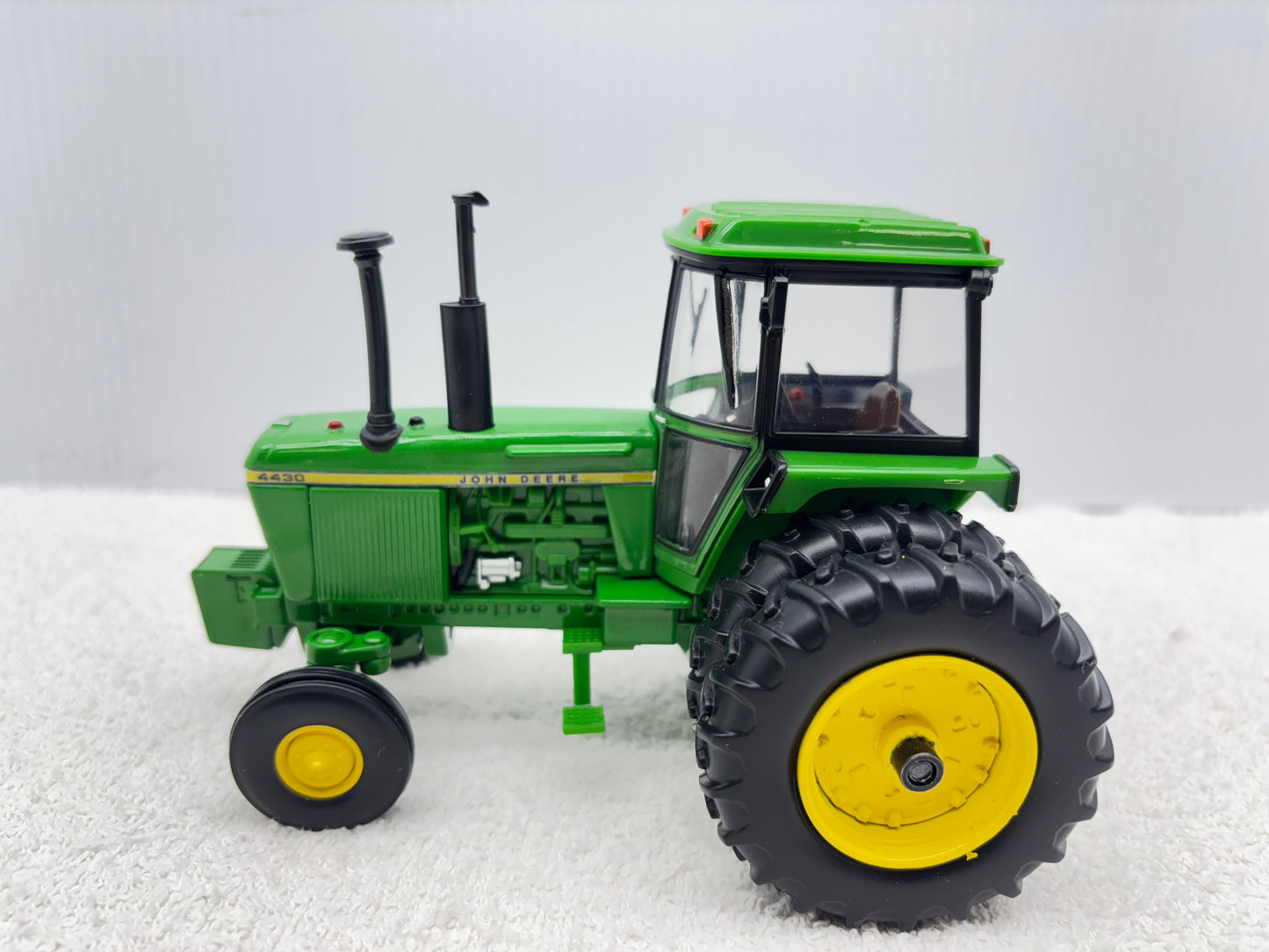 1/32 John Deere 4430 Prestige