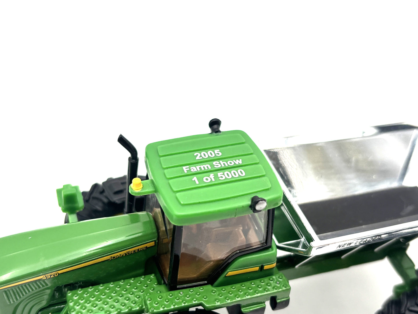 1/64 John Deere 4920 Dry Box Spreader Farm Show