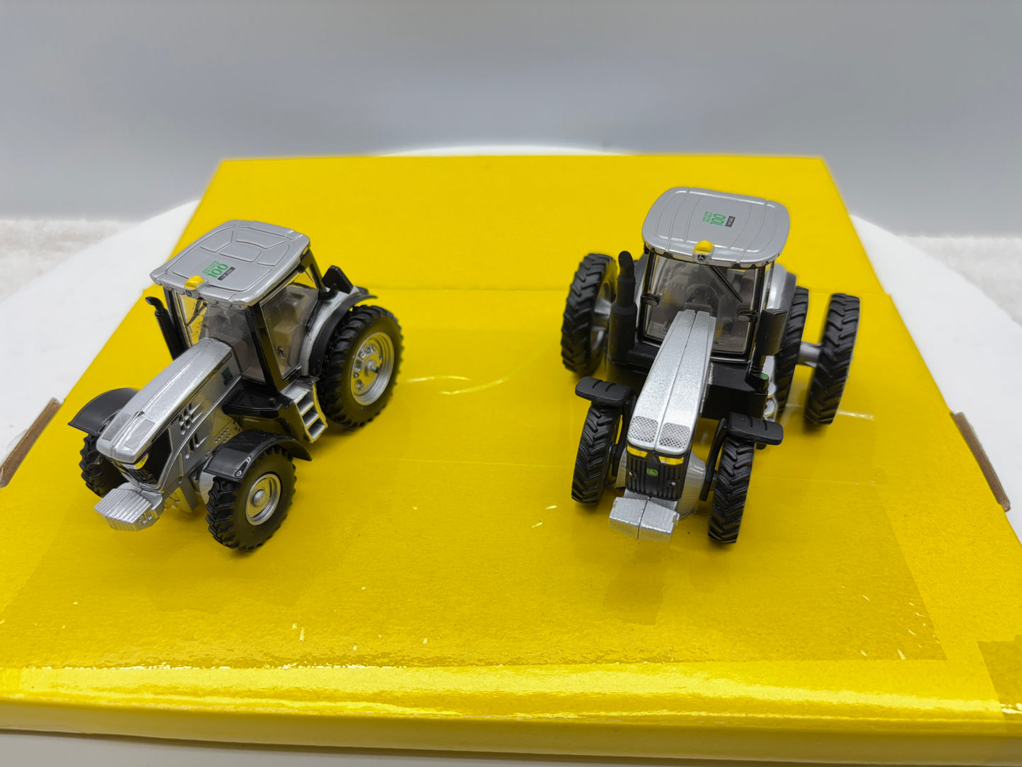 1/64 John Deere 6215R, 7290R 100th Year