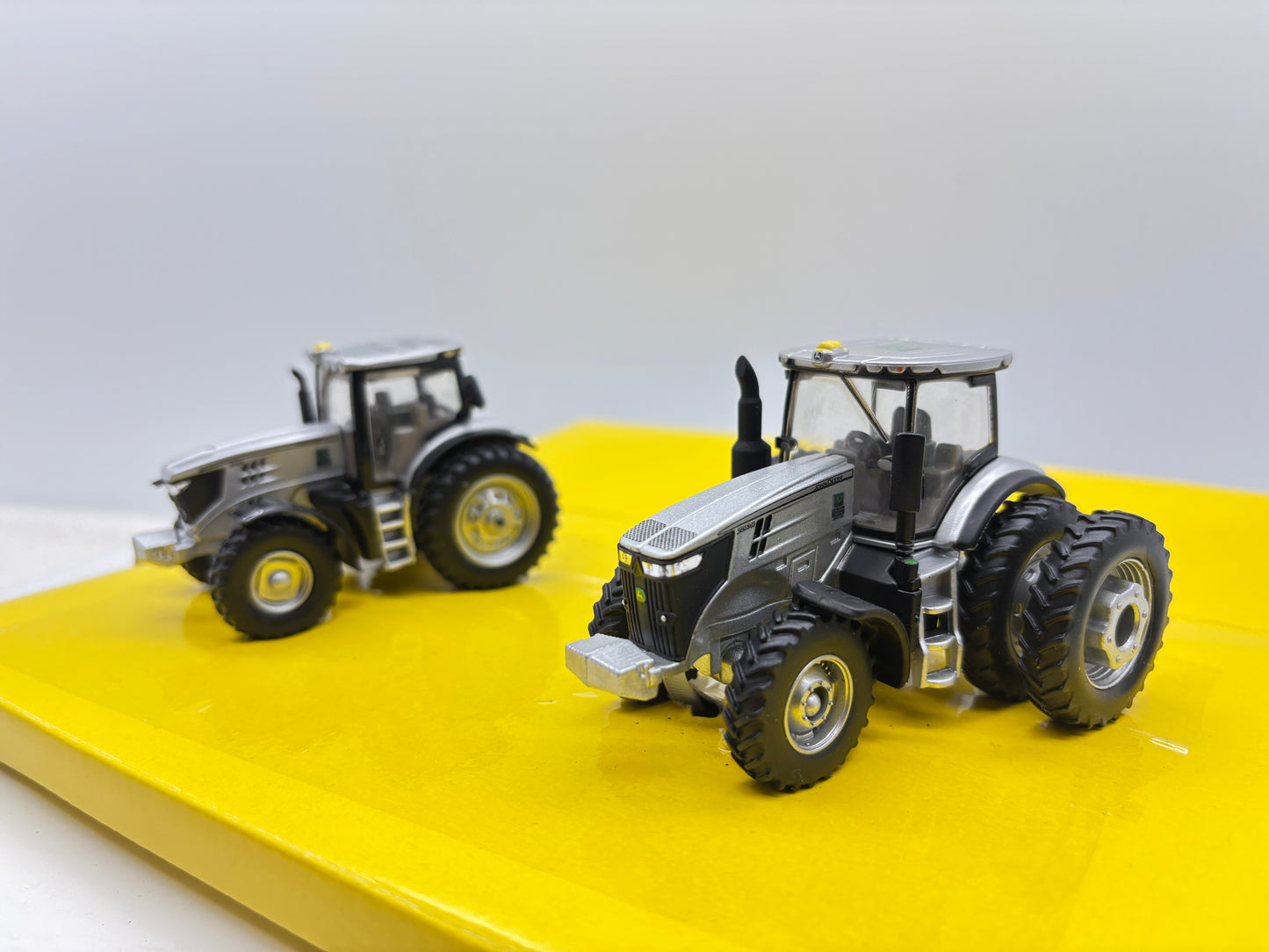 1/64 John Deere 6215R, 7290R 100th Year