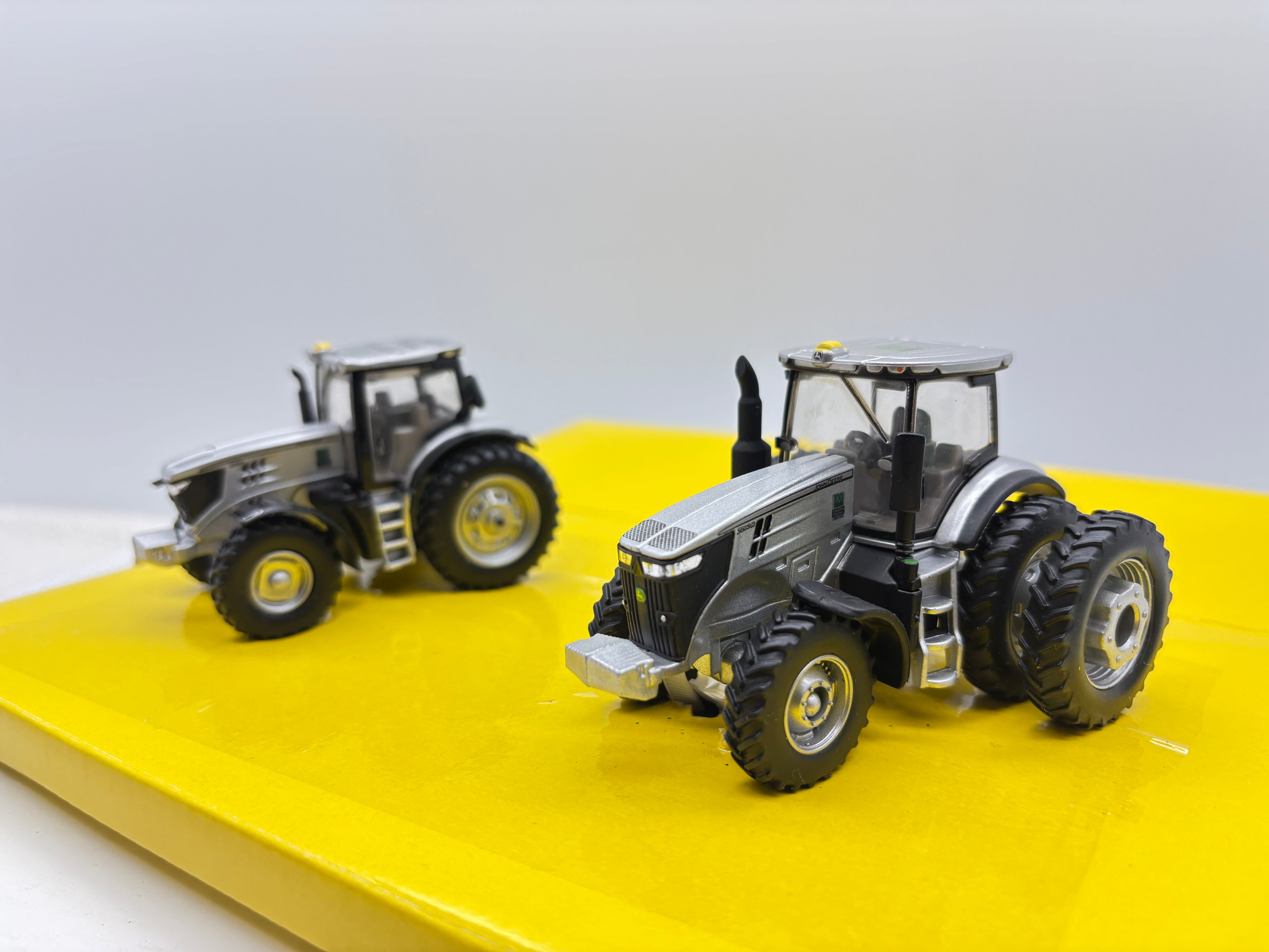 1/64 John Deere 6215R, 7290R 100th Year