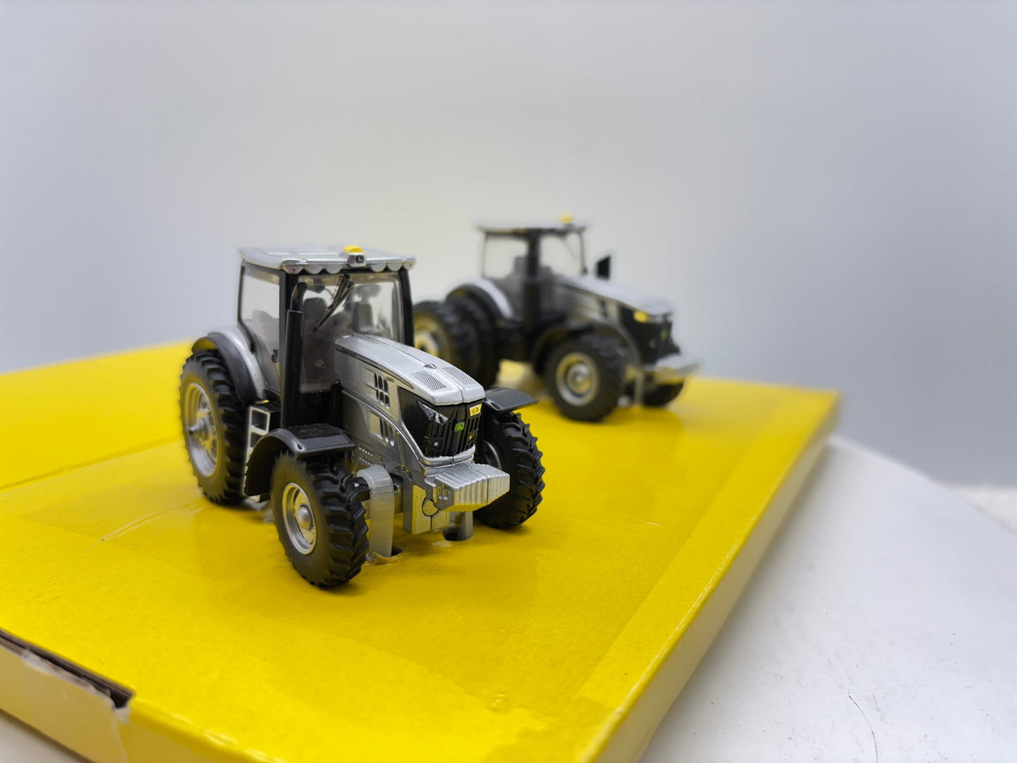 1/64 John Deere 6215R, 7290R 100th Year