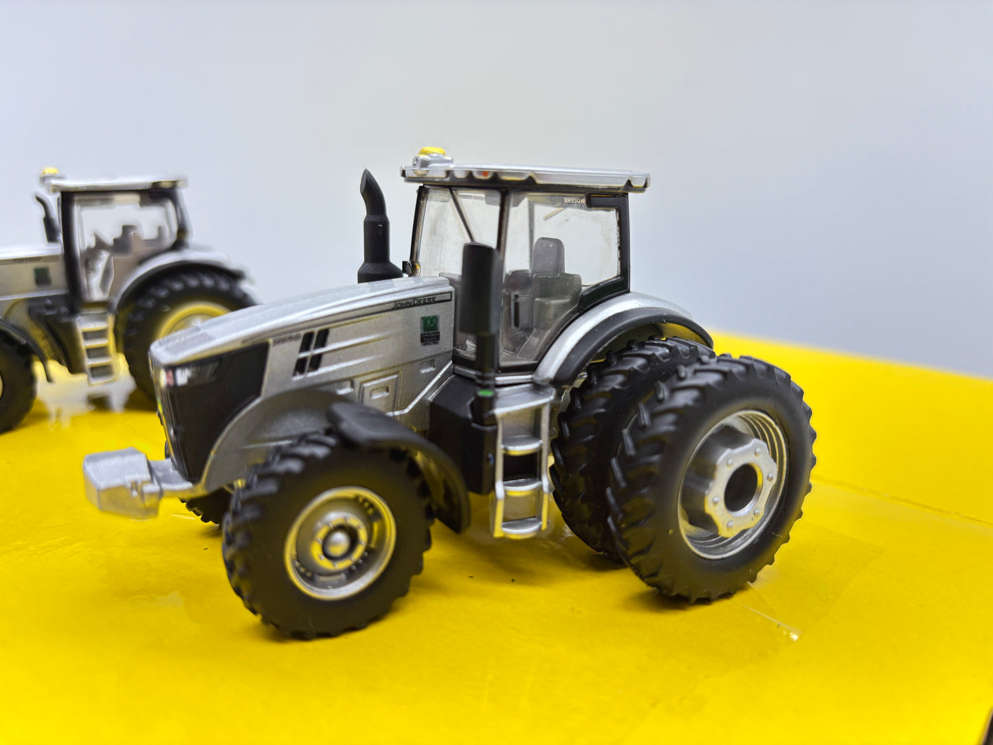 1/64 John Deere 6215R, 7290R 100th Year