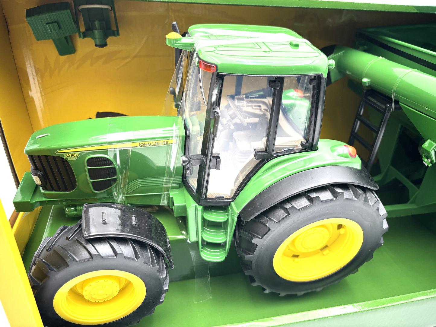 1/16 John Deere 7430 with Grain Cart