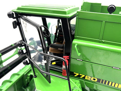 1/16 John Deere 7720 Titan II Prestige Select