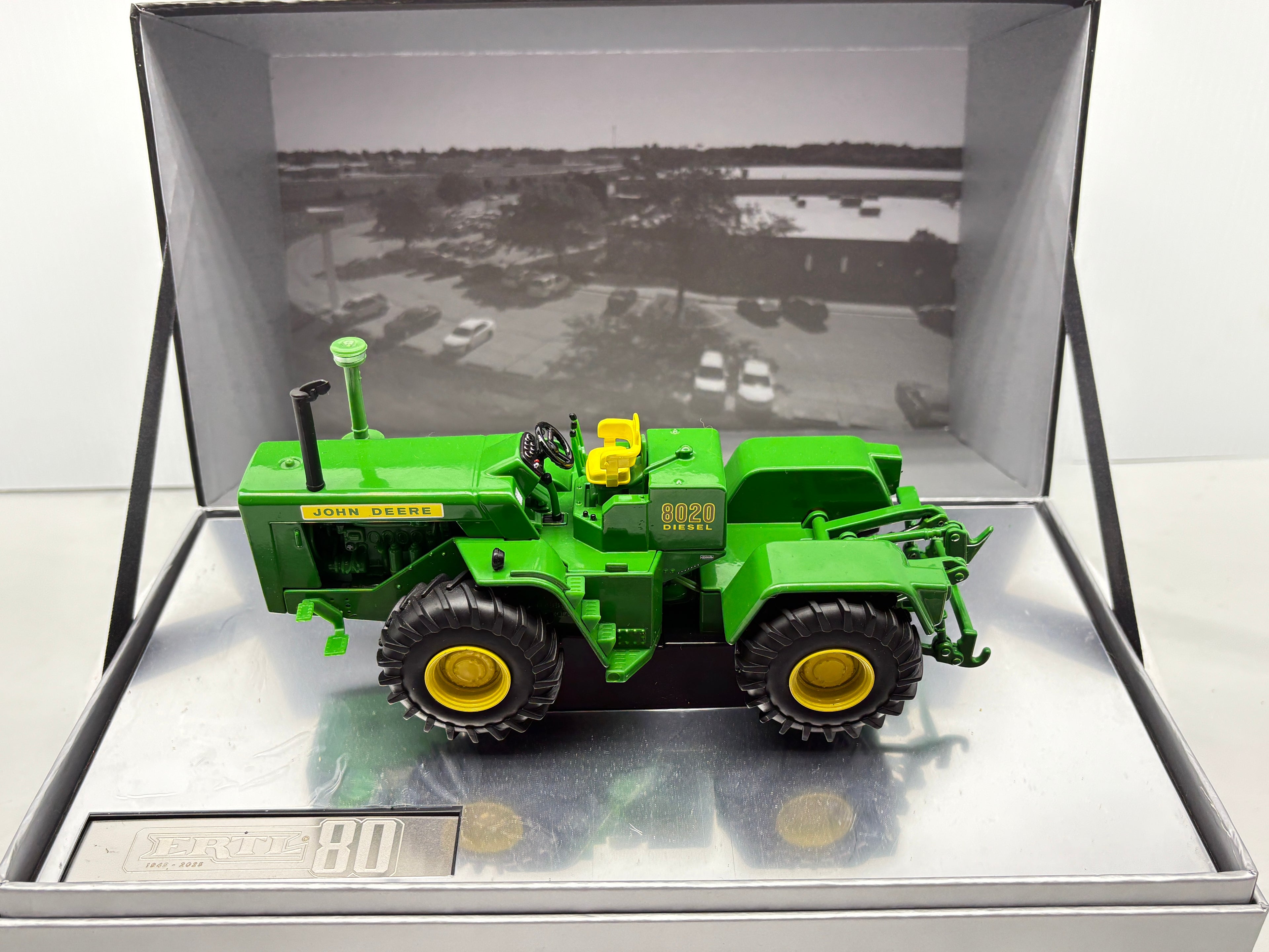 1/32 John Deere 8020