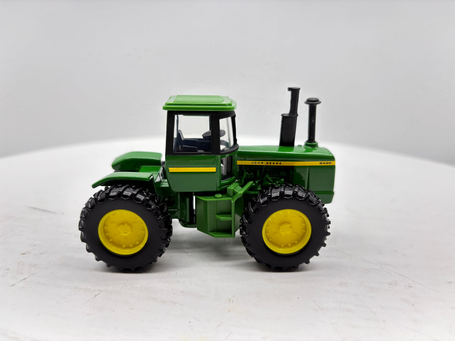1/64 John Deere 8430