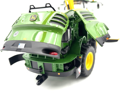 1/32  John Deere 8500i Forage Harvester