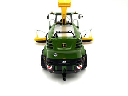 1/32  John Deere 8500i Forage Harvester