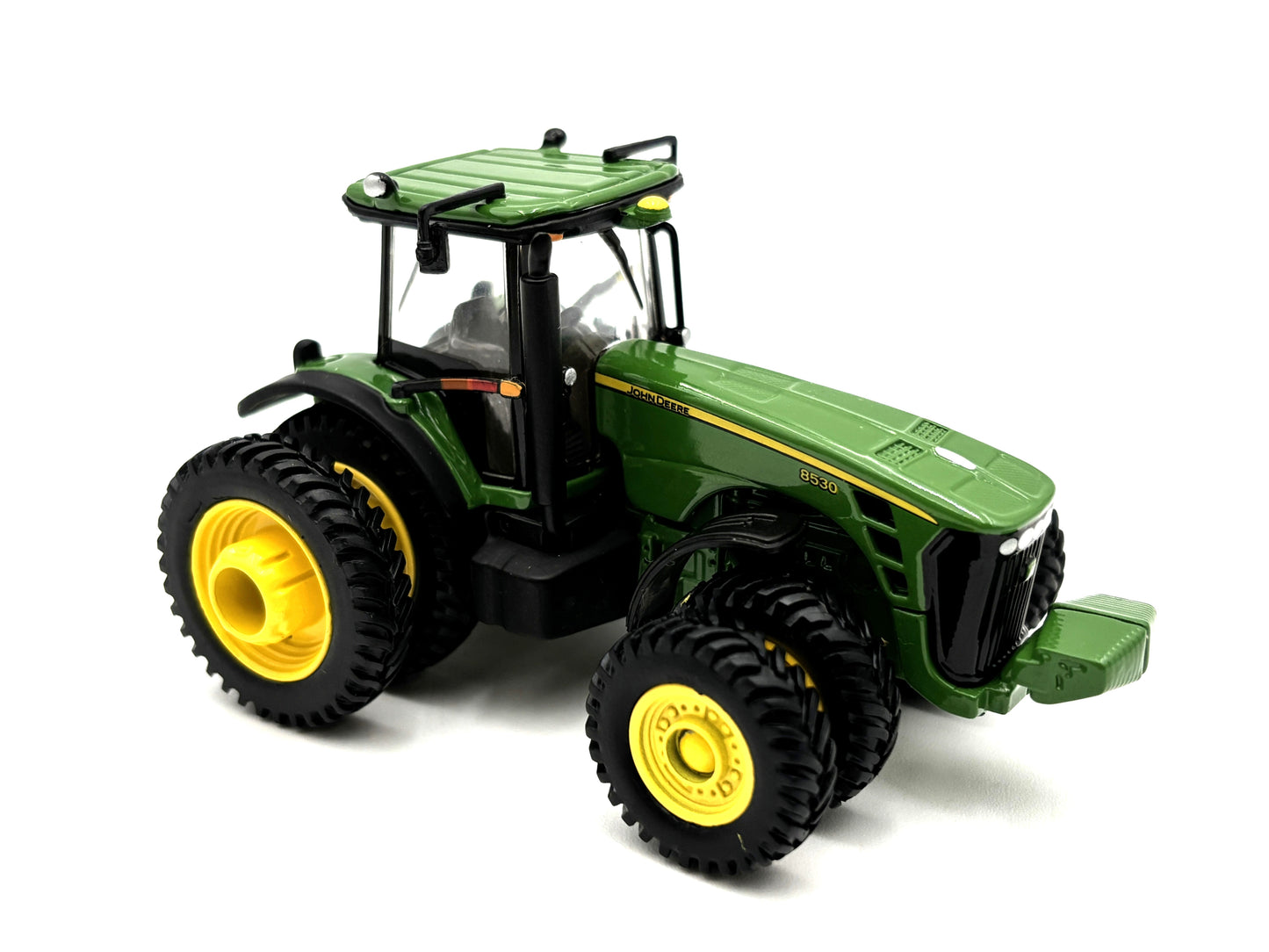 1/64 John Deere 8530 Authentics #1