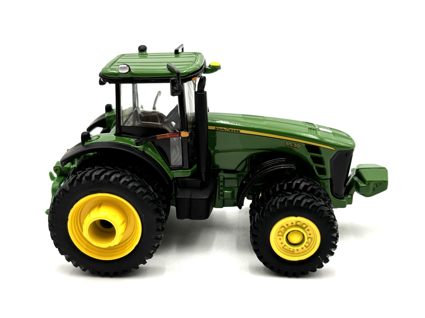 1/64 John Deere 8530 Authentics #1