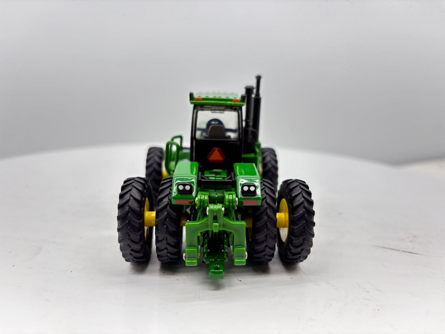 1/64 John Deere 8960 NFTS