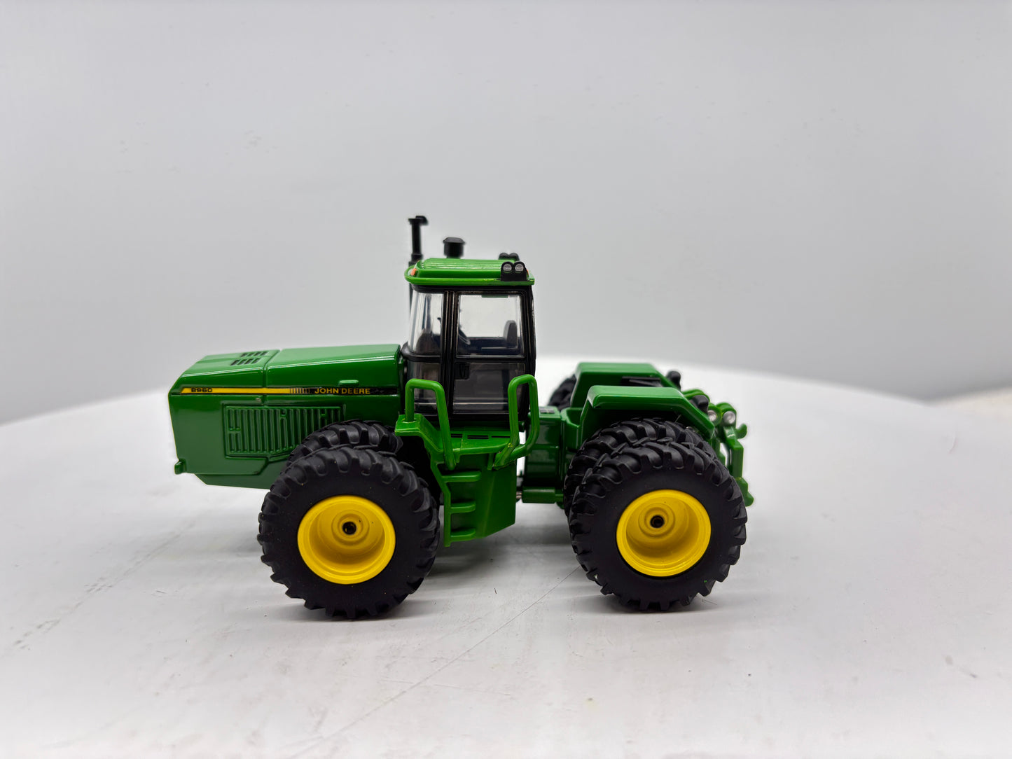 1/64 John Deere 8960 NFTS