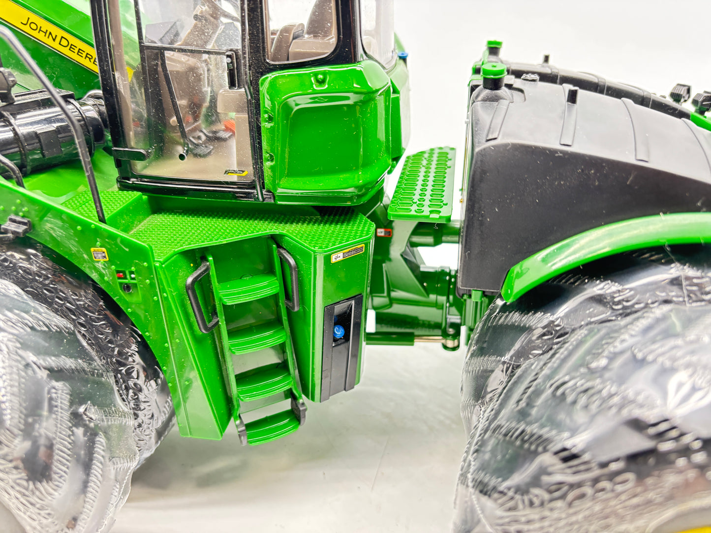 1/16 John Deere 9R 640 Prestige
