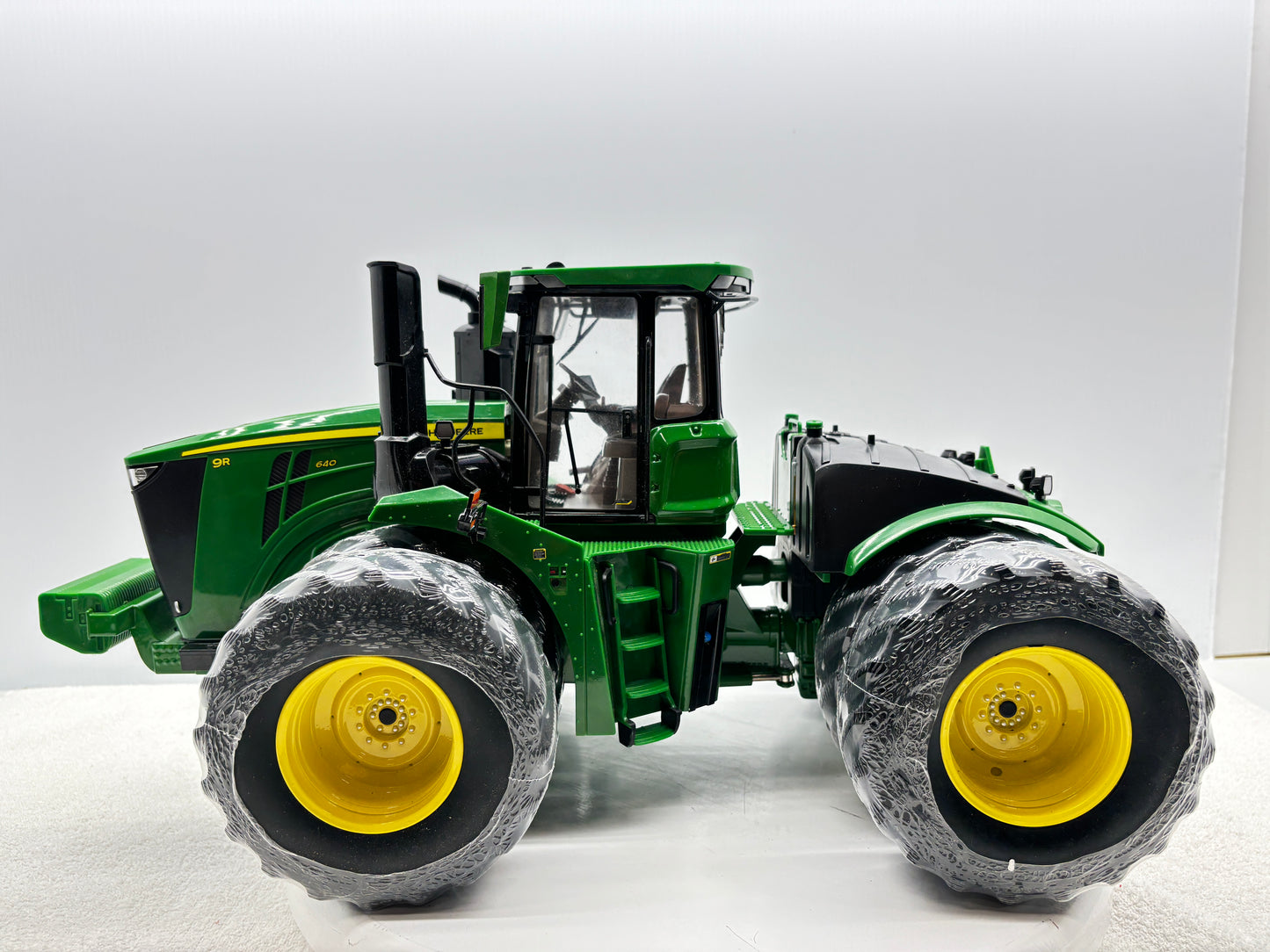 1/16 John Deere 9R 640 Prestige