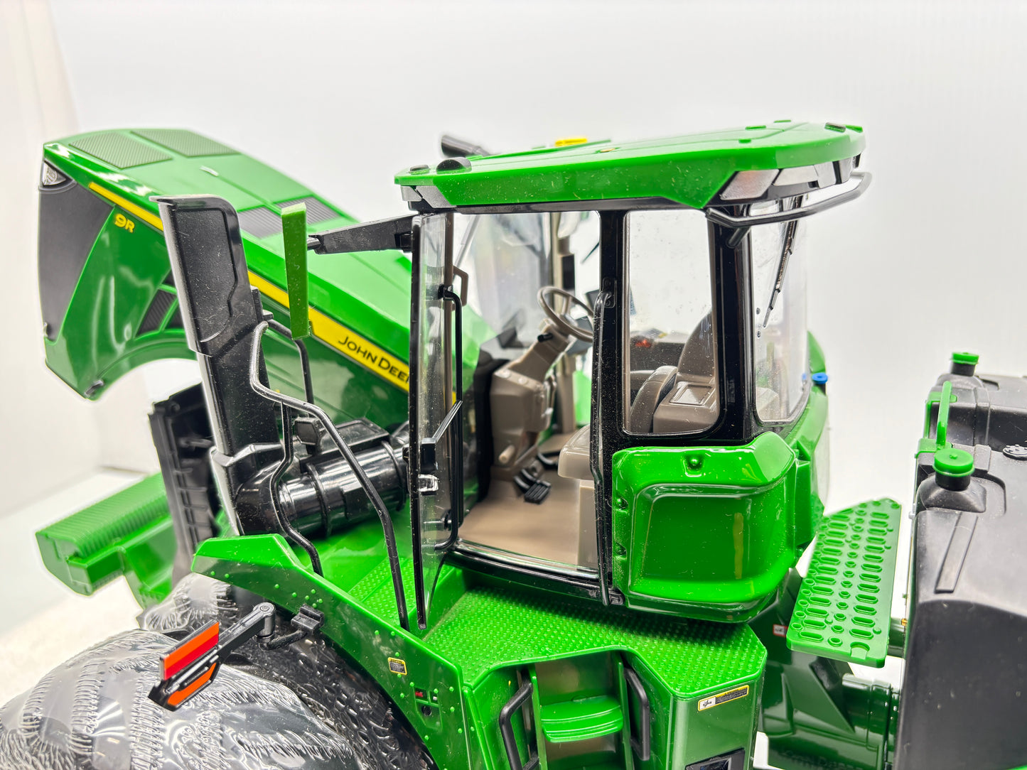 1/16 John Deere 9R 640 Prestige