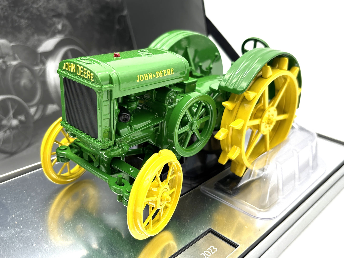 1/16 John Deere Model D 100th Anniversary