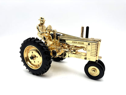 1/16 John Deere Model ''A'' with Man ''Gold''