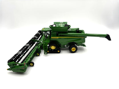 1/32 John Deere S7 900 Tracked Prestige Combine