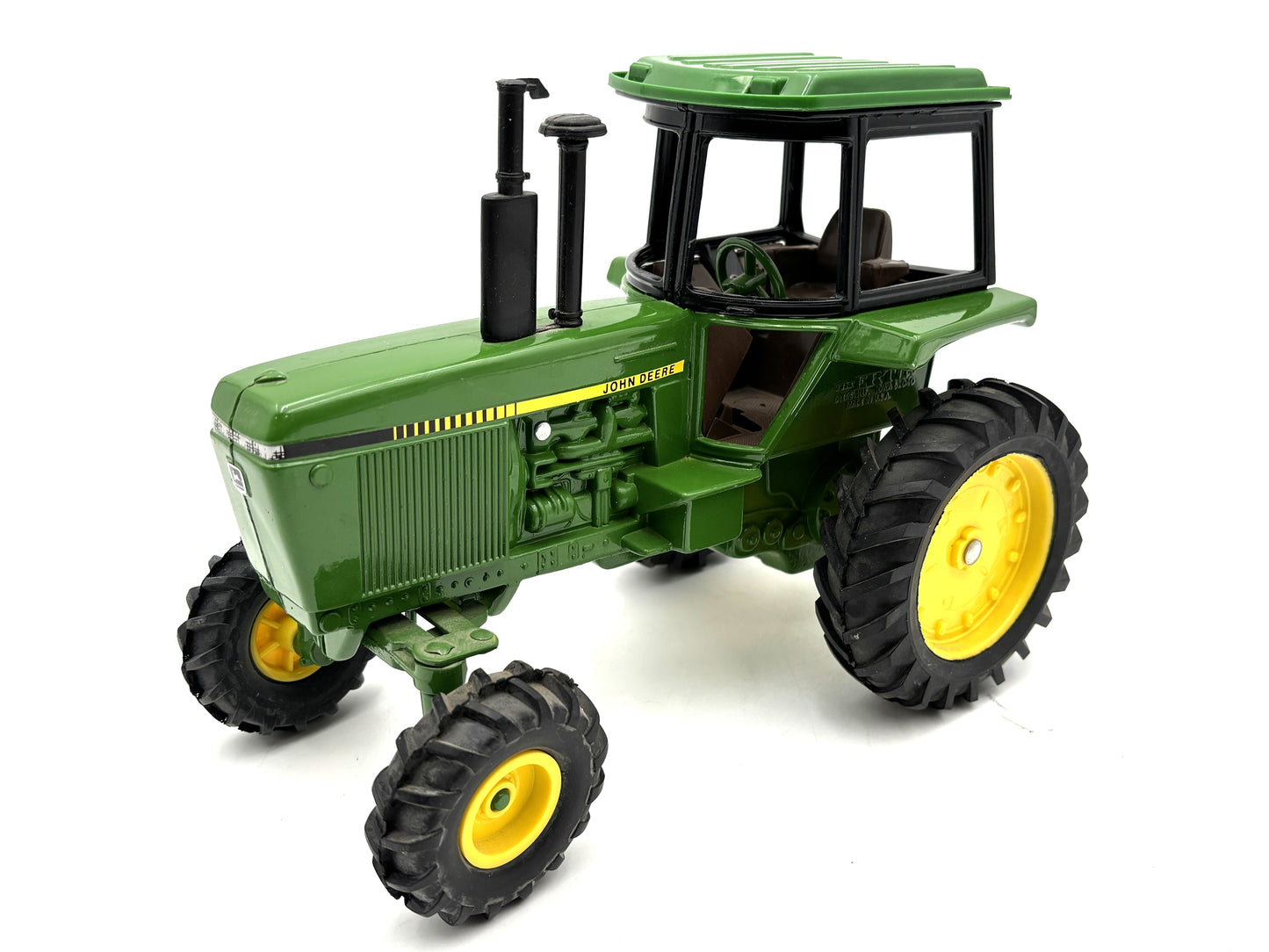 1/16 John Deere Tractor