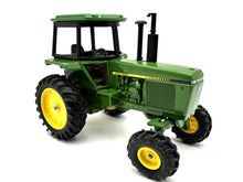 1/16 John Deere Tractor