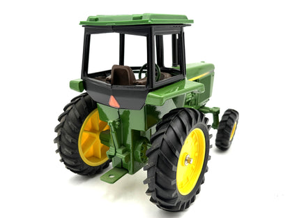 1/16 John Deere Tractor
