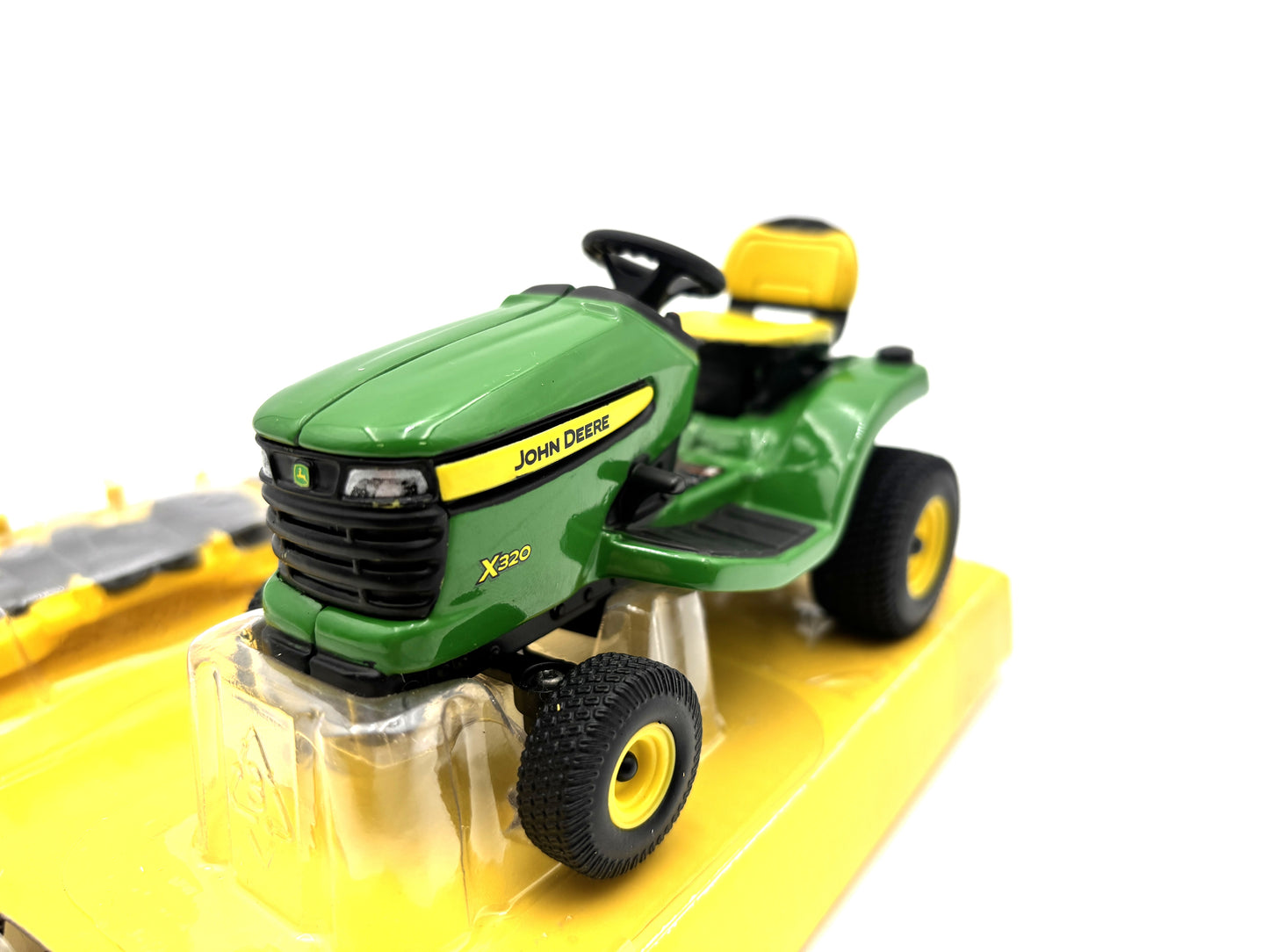 1/16 John Deere X320 Lawn Tractor