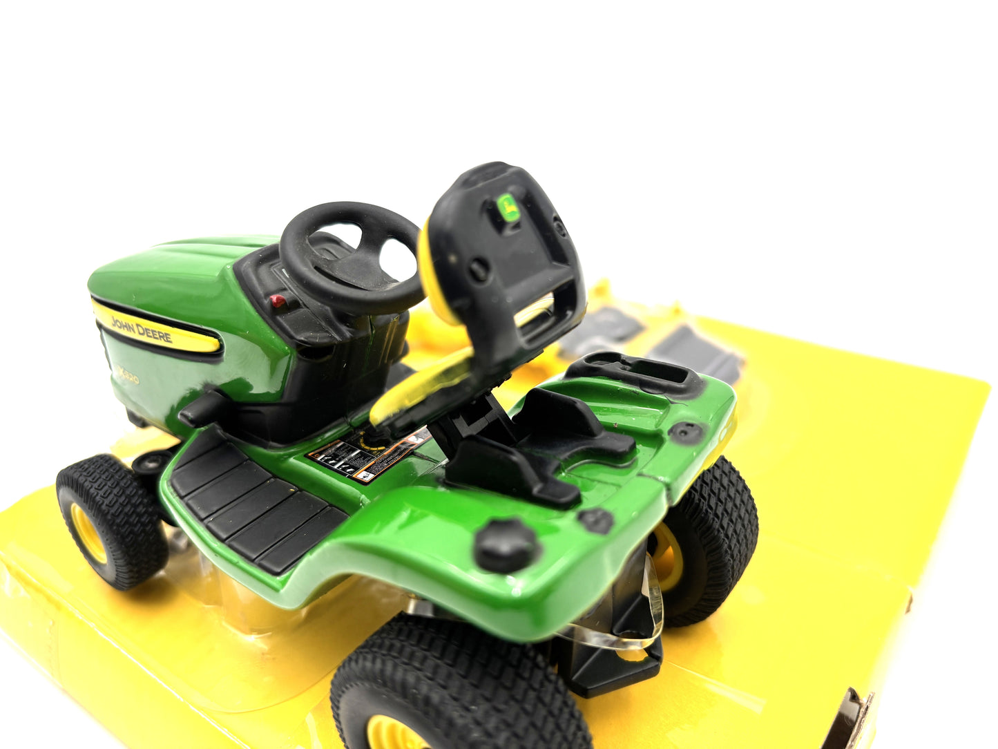 1/16 John Deere X320 Lawn Tractor