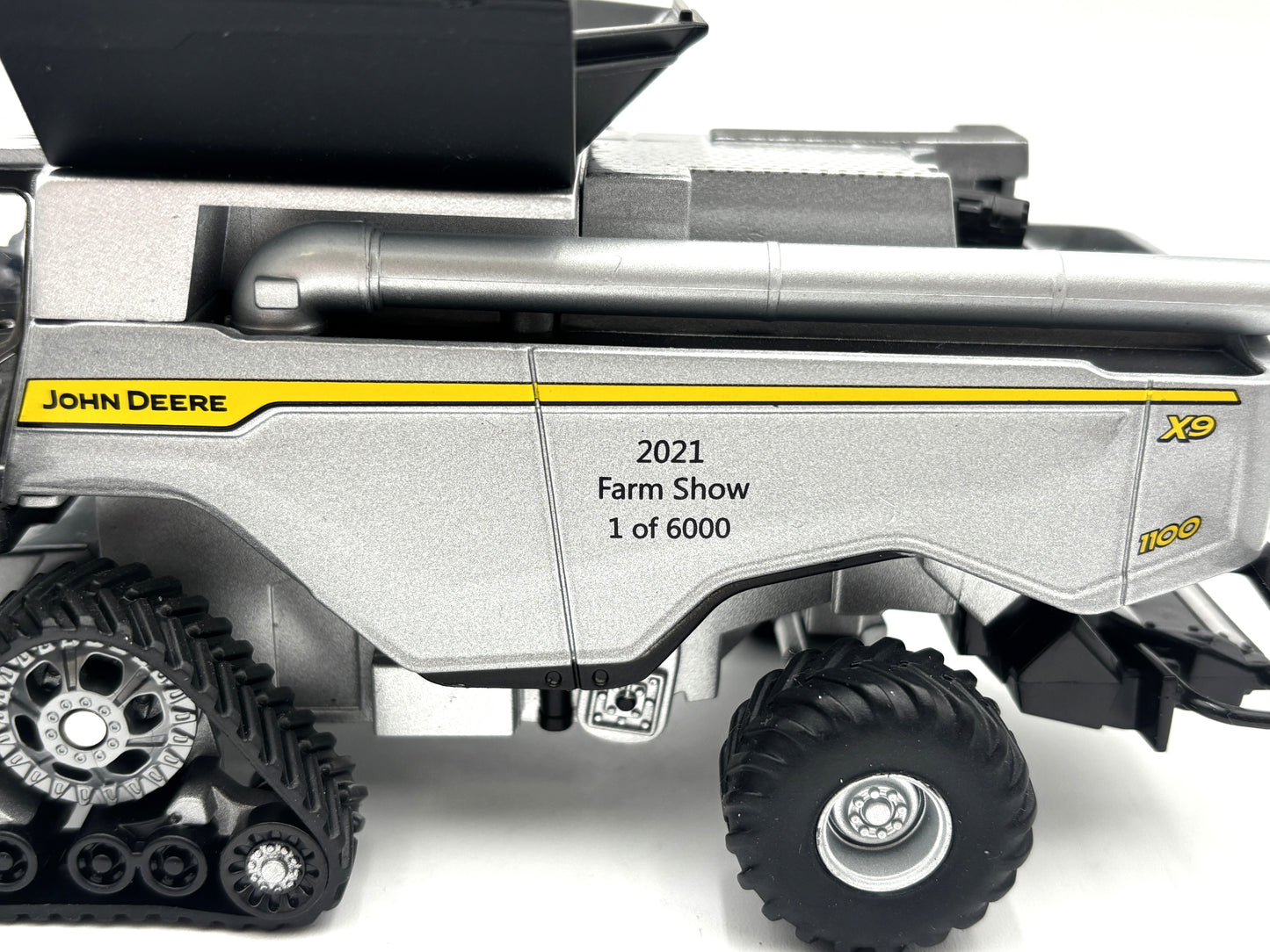 1/64 John Deere X9 1100 Farm Show Chase