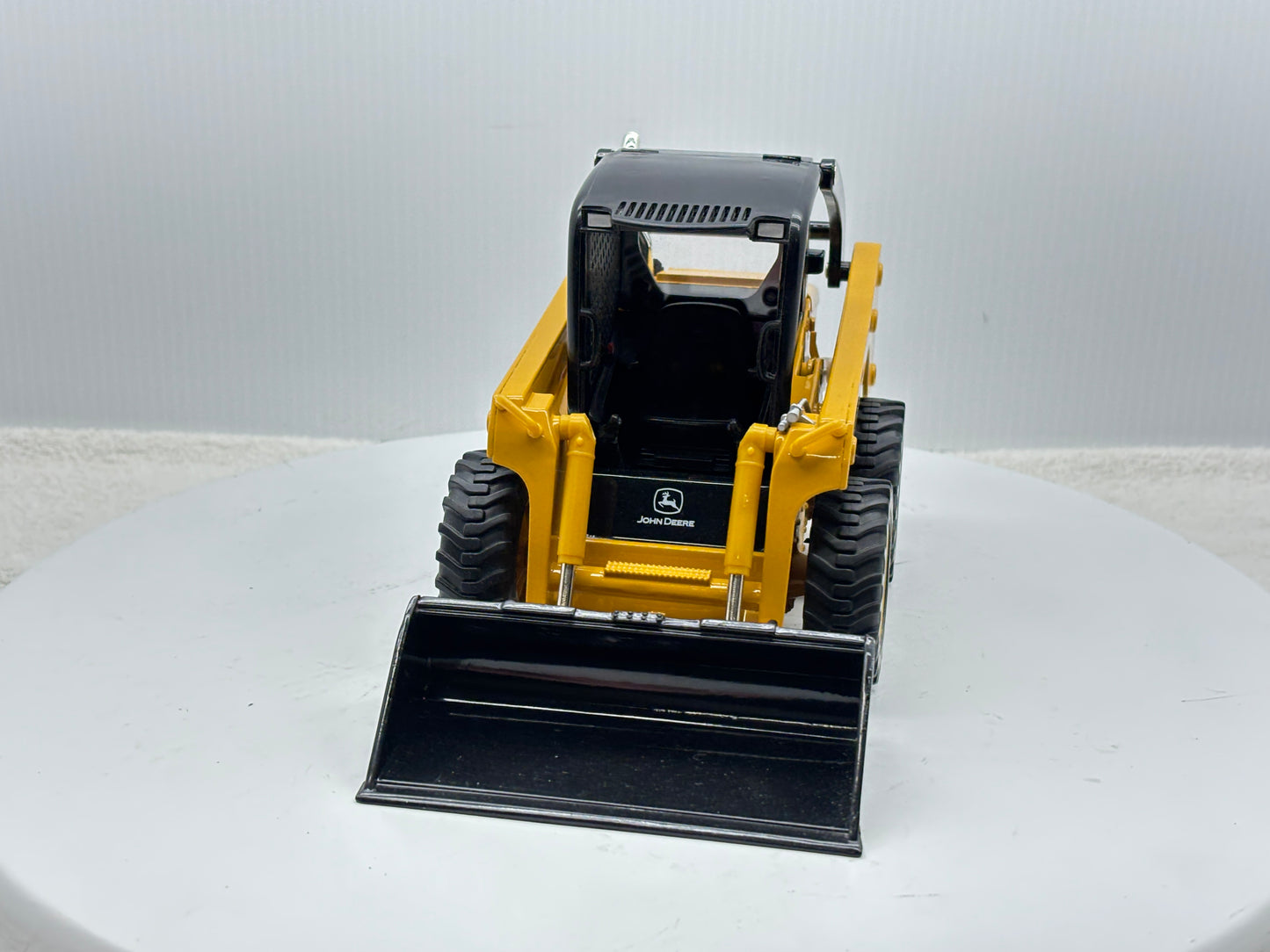1/16 John Deere 320