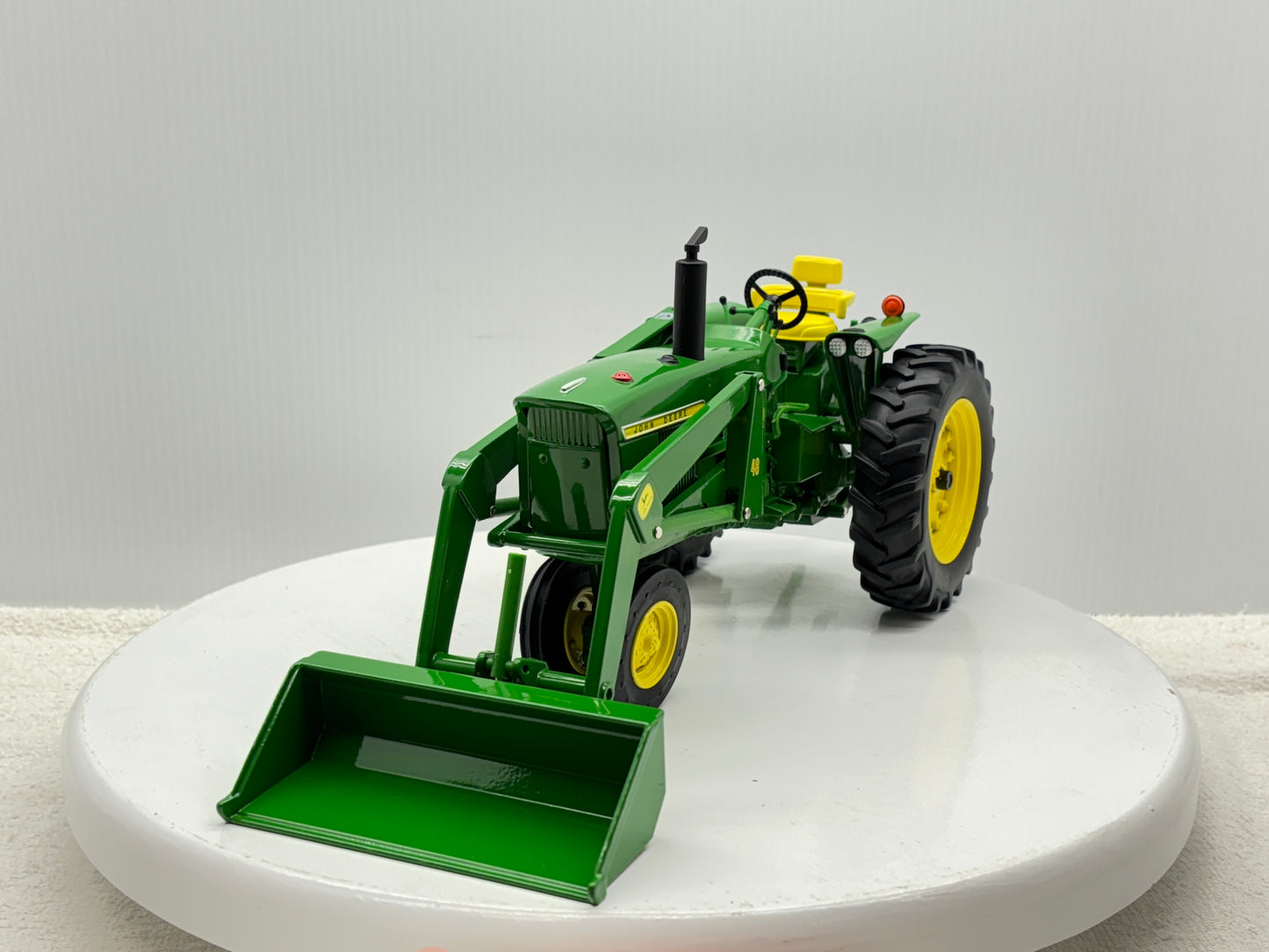 1/16 John Deere 4020 with 48 Loader