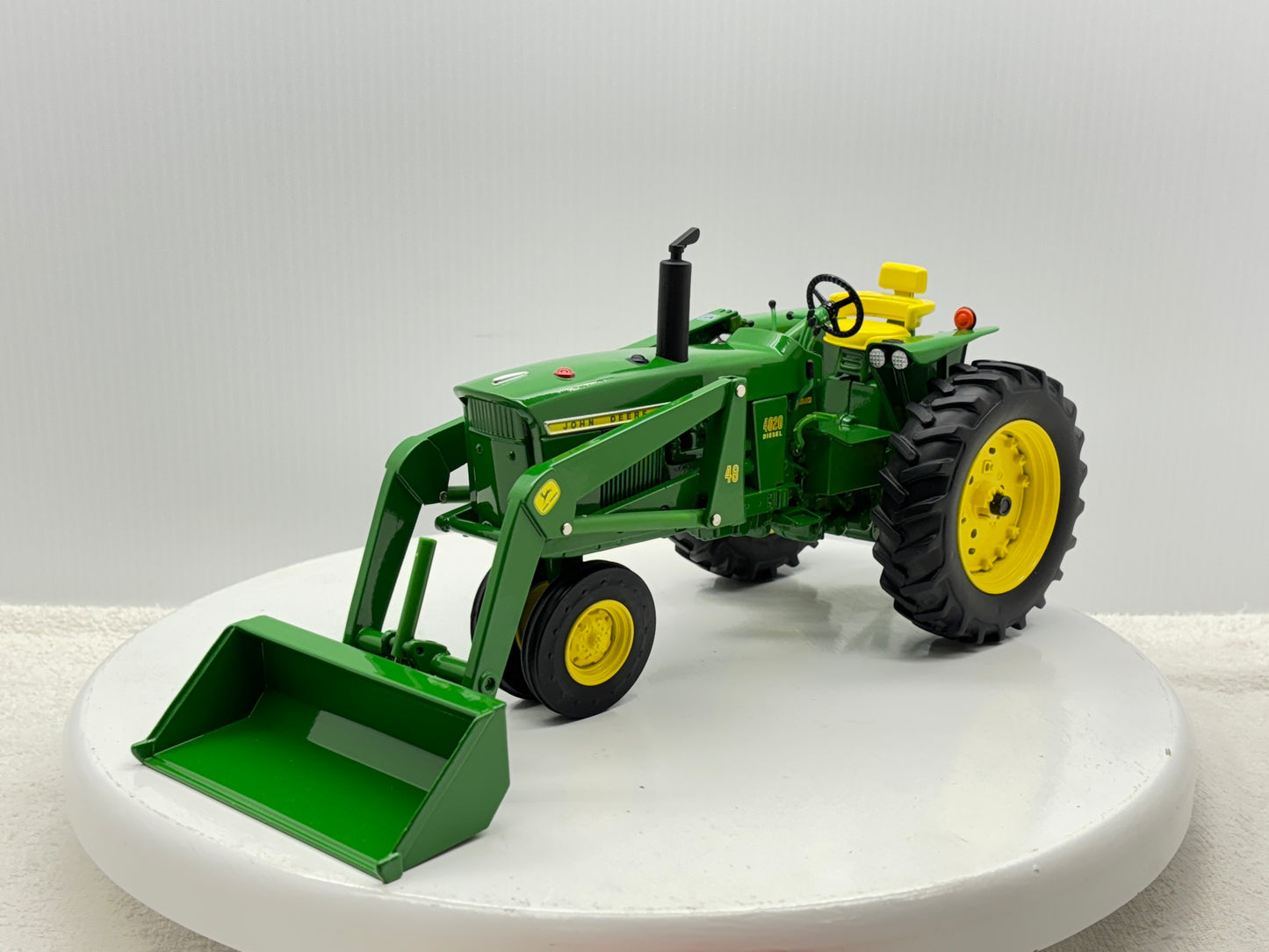 1/16 John Deere 4020 with 48 Loader