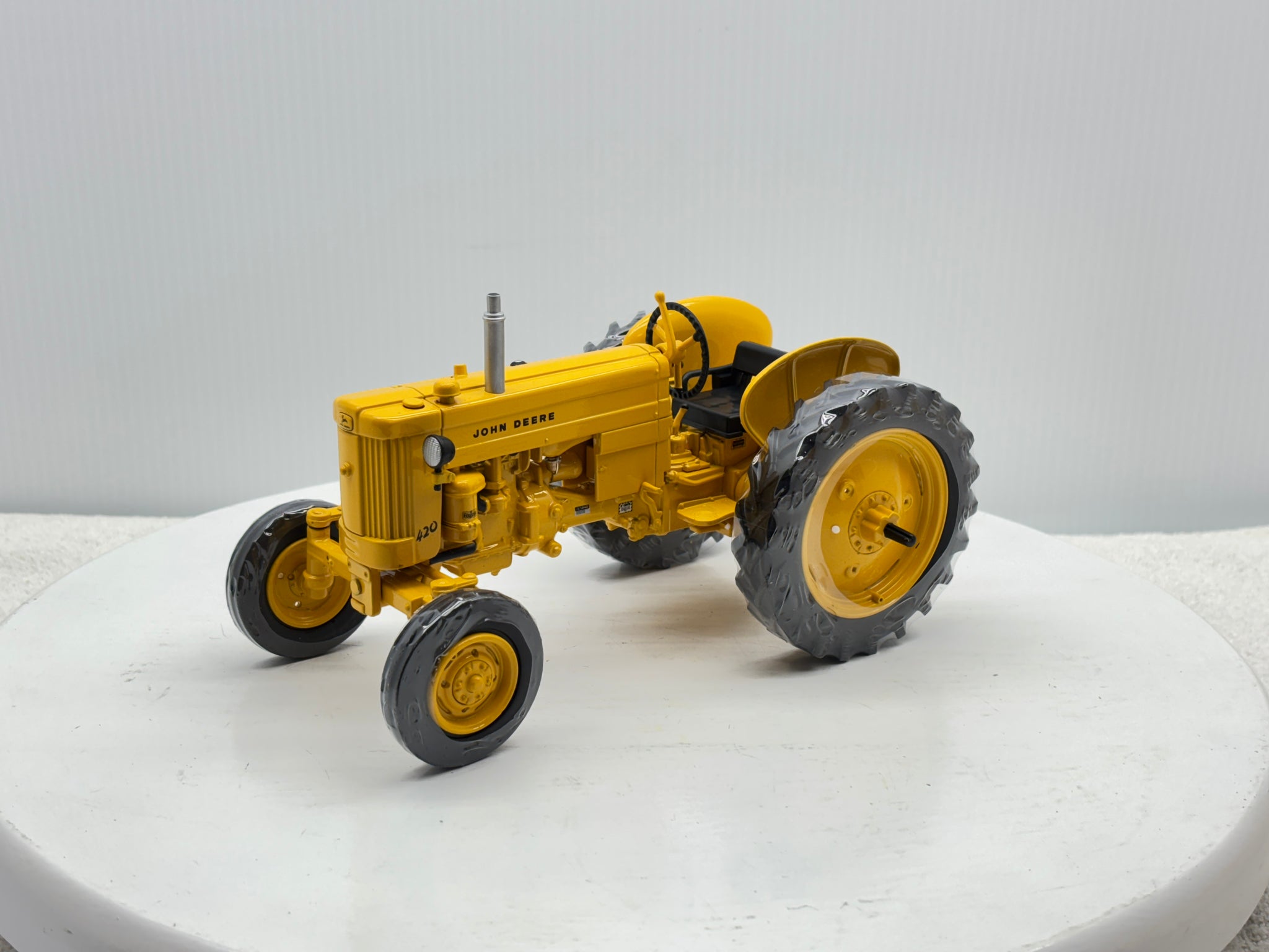 1/16 John Deere 420 Industrial