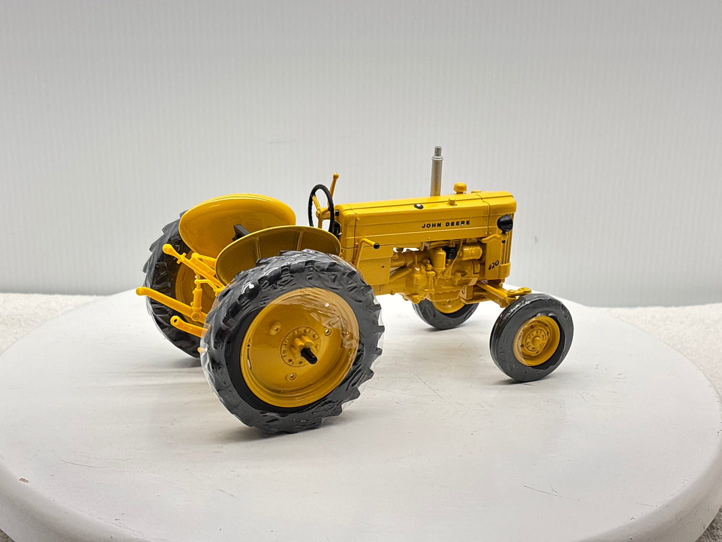 1/16 John Deere 420 Industrial