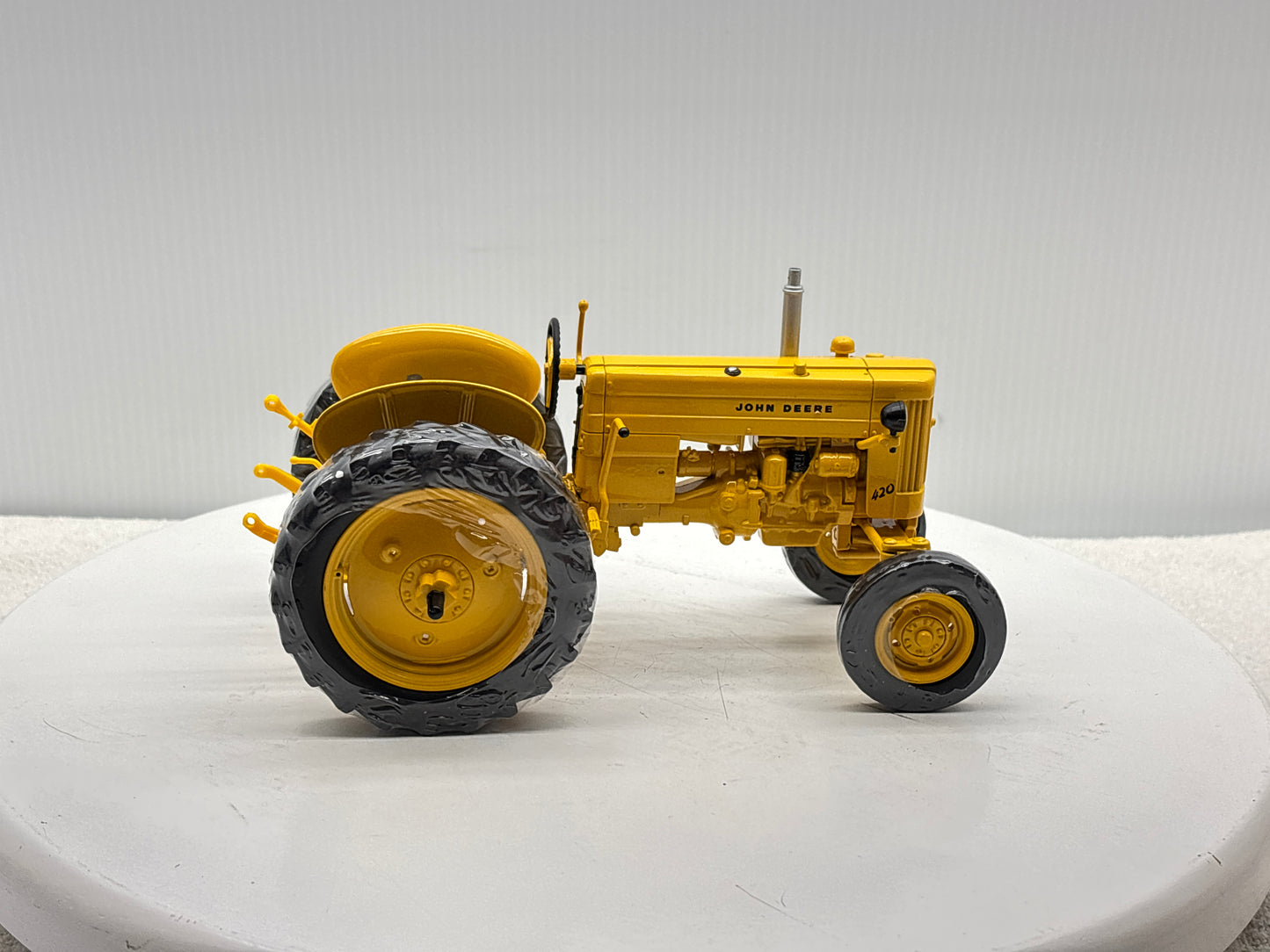 1/16 John Deere 420 Industrial