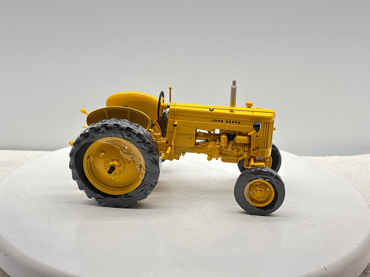 1/16 John Deere 420 Industrial