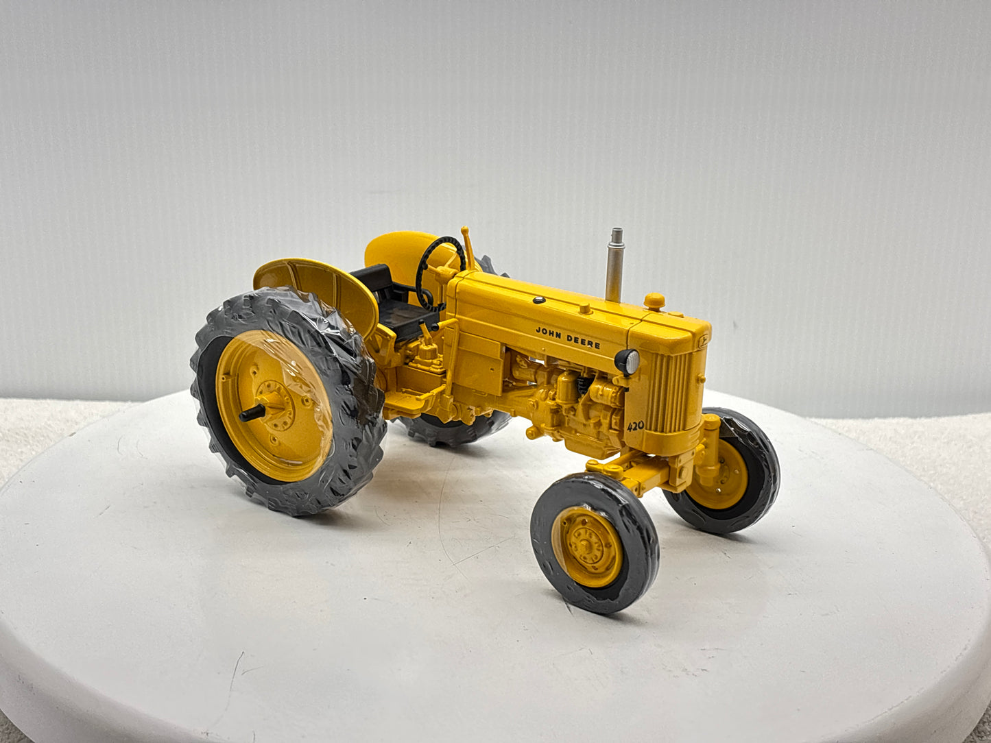 1/16 John Deere 420 Industrial