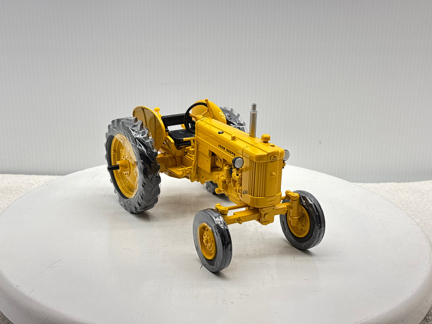 1/16 John Deere 420 Industrial