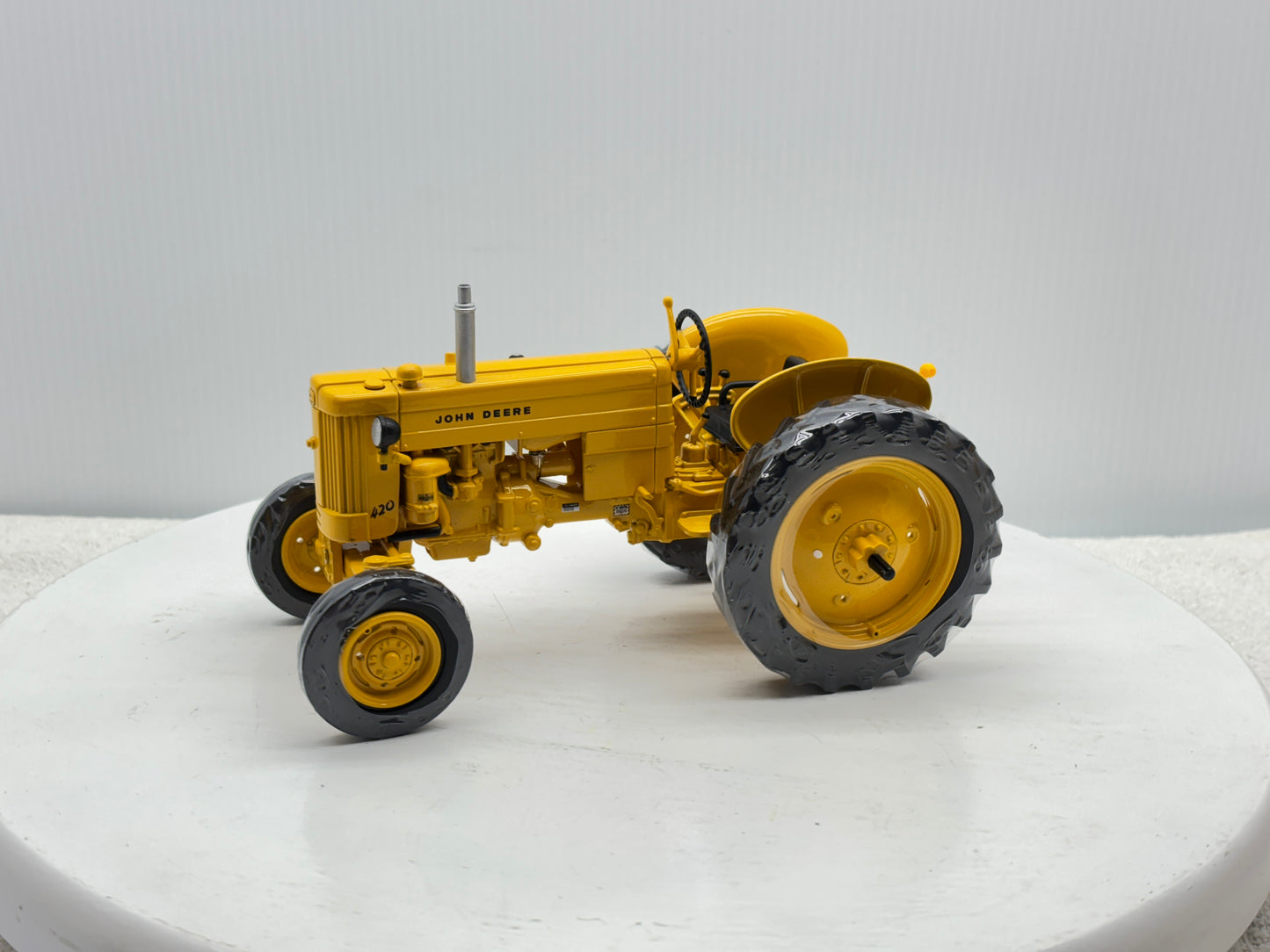 1/16 John Deere 420 Industrial