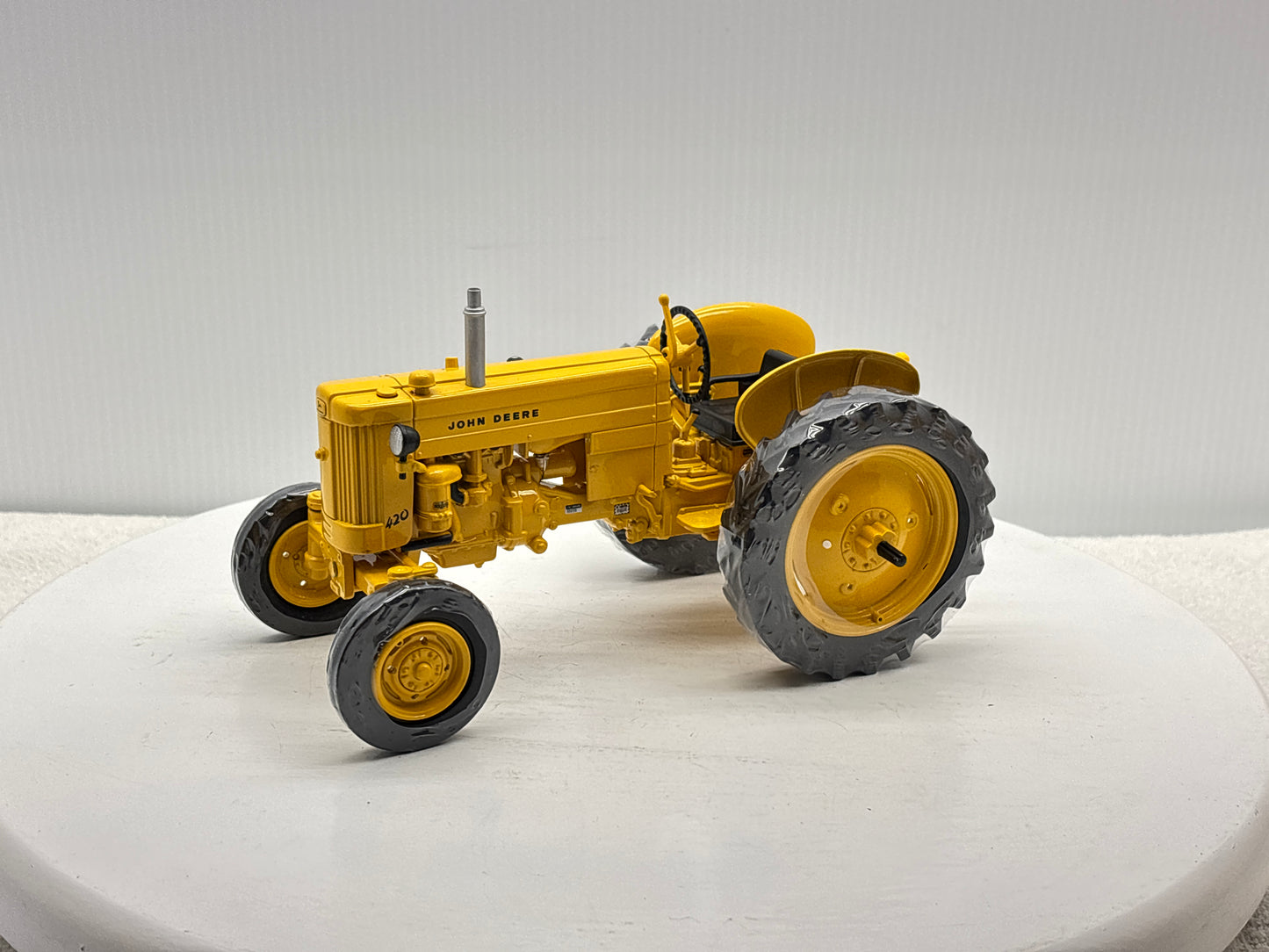 1/16 John Deere 420 Industrial