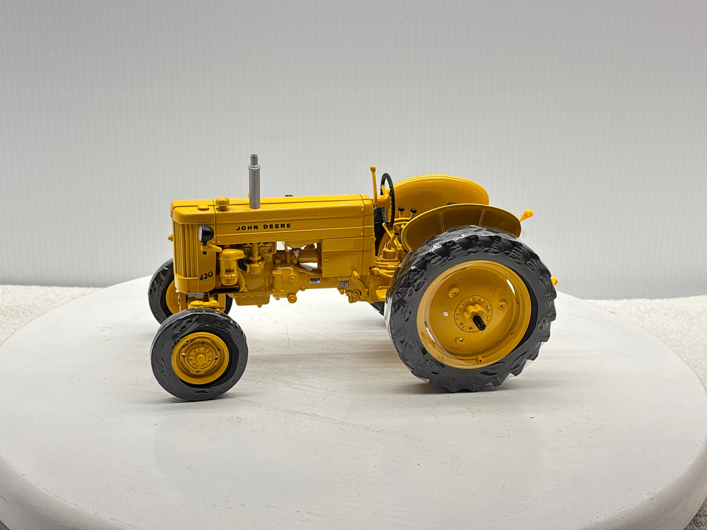 1/16 John Deere 420 Industrial