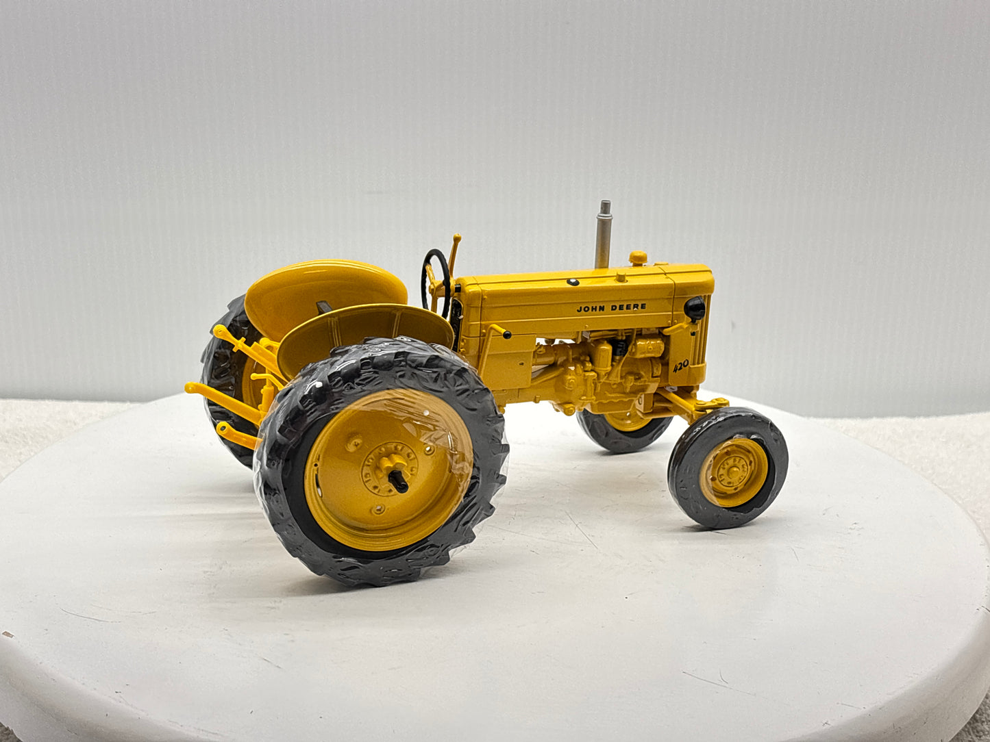 1/16 John Deere 420 Industrial