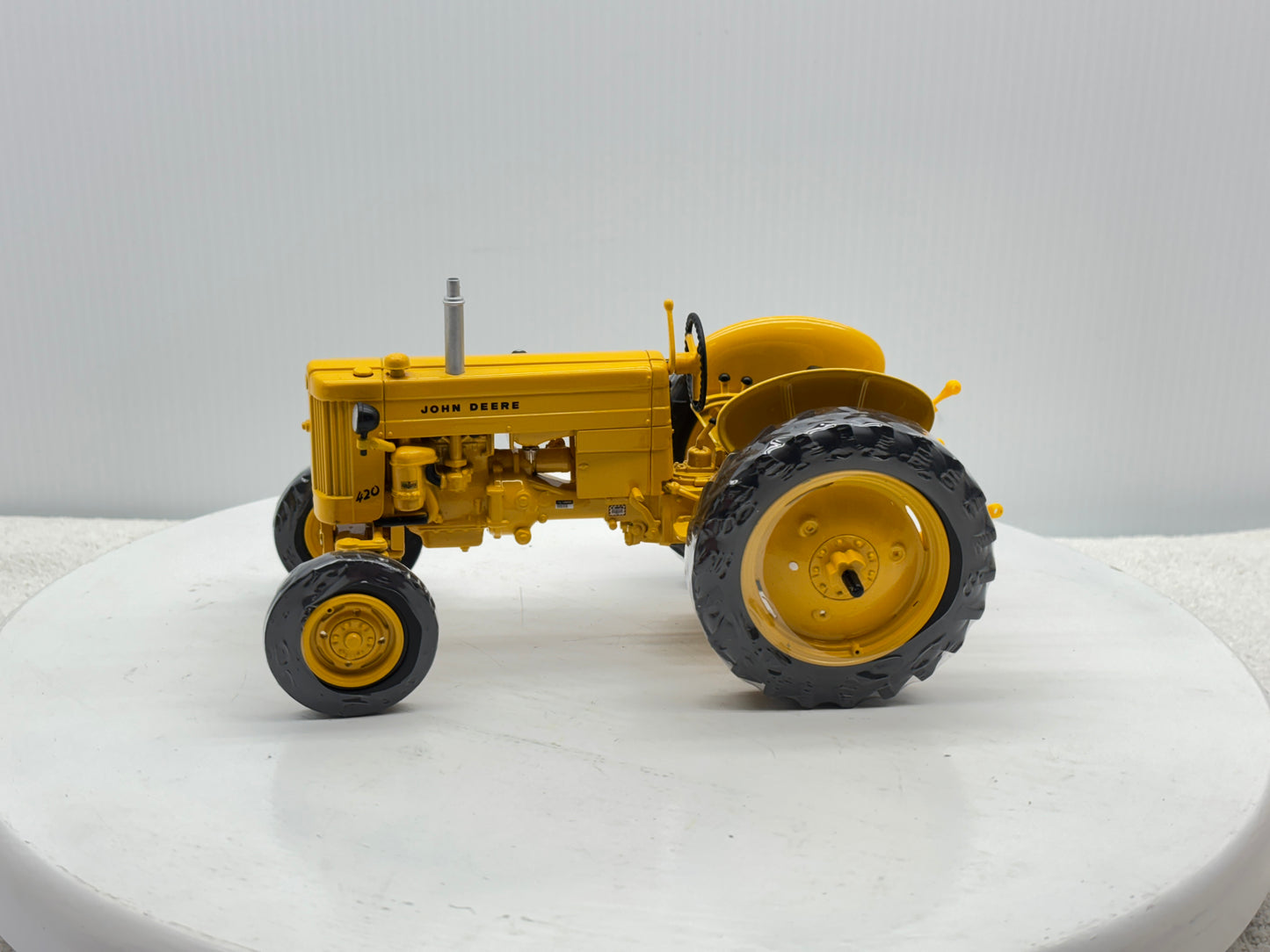 1/16 John Deere 420 Industrial