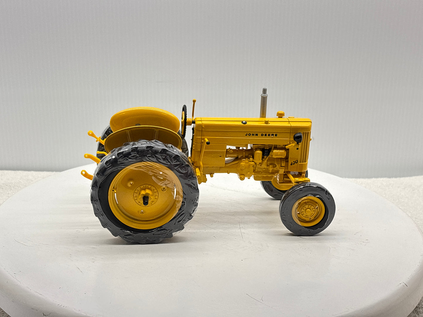 1/16 John Deere 420 Industrial