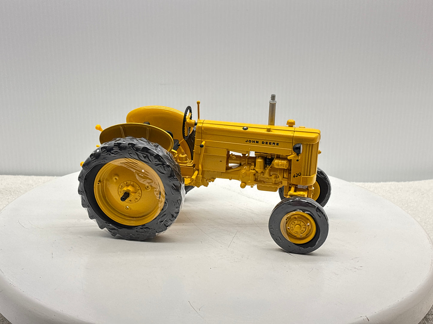 1/16 John Deere 420 Industrial