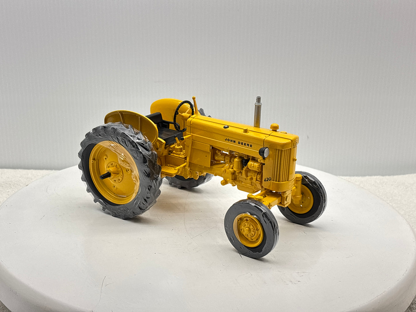 1/16 John Deere 420 Industrial