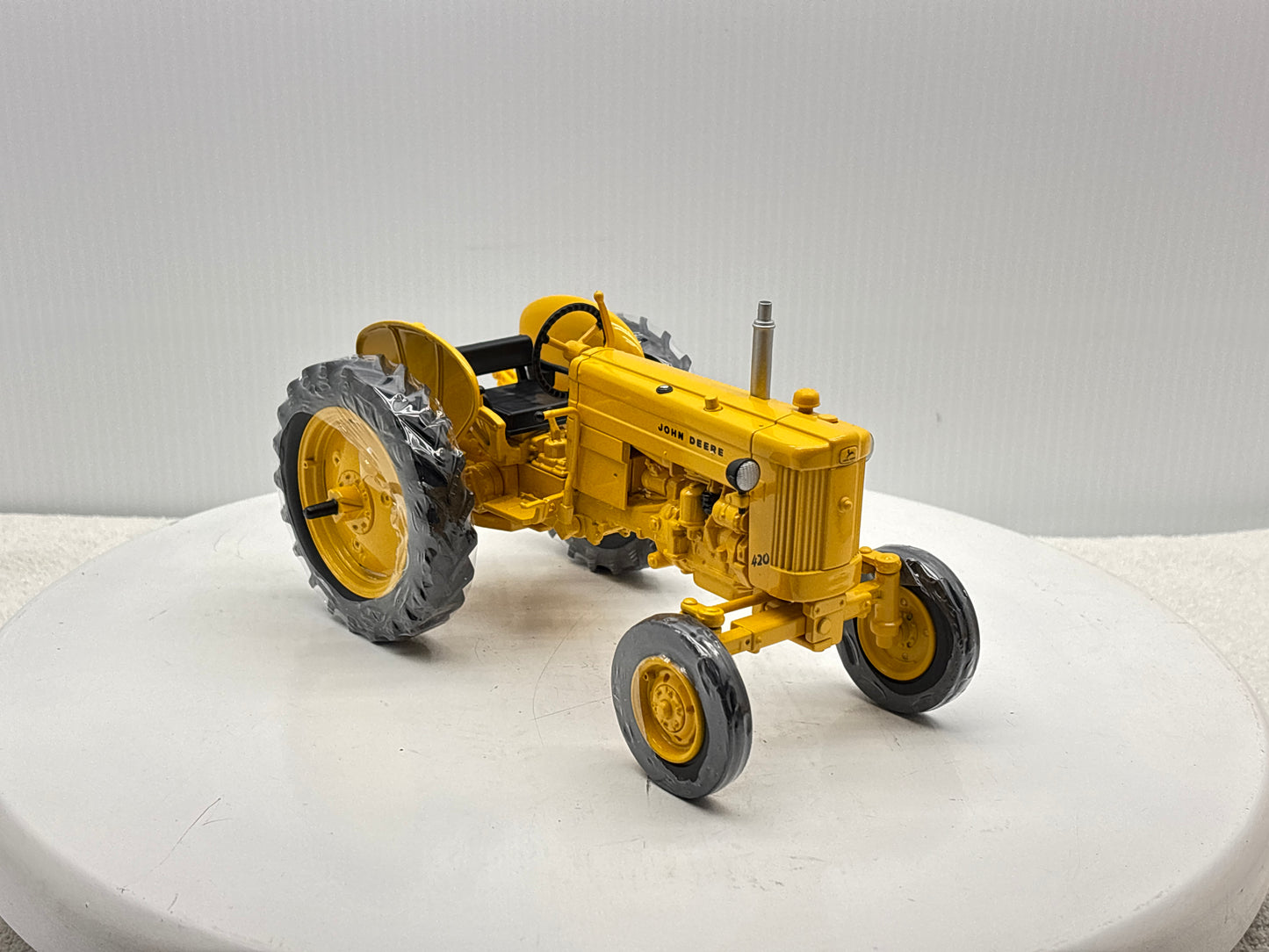 1/16 John Deere 420 Industrial
