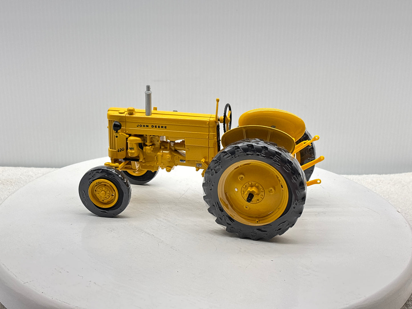 1/16 John Deere 420 Industrial
